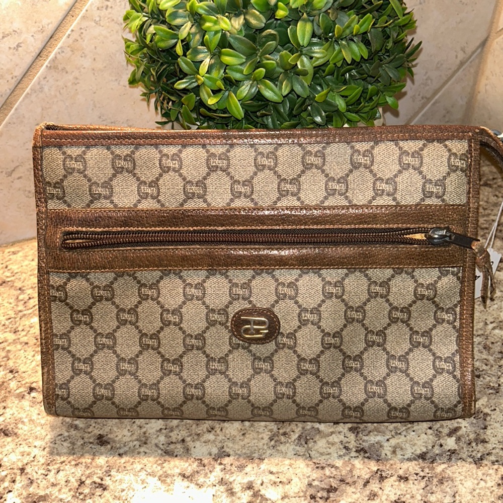 VINTAGE Gucci Plus Clutch